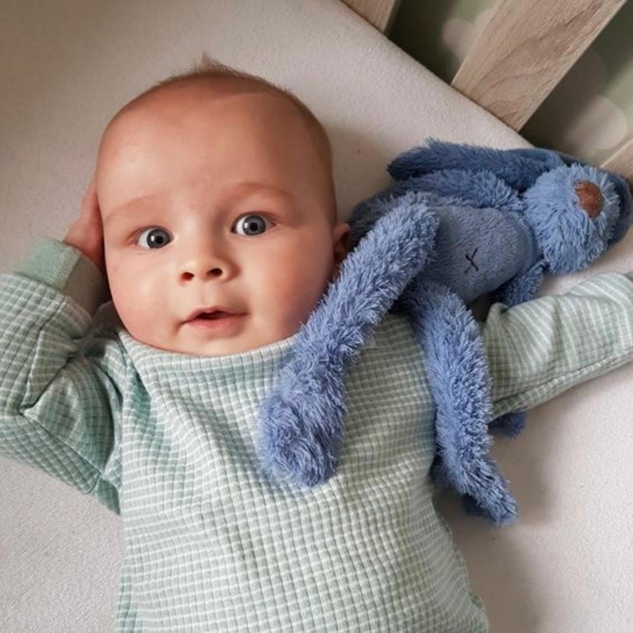 richie se jménem sytě modrý