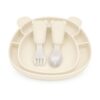Vítejte ve světě inovativního a praktického stravování s MIMIO Silikonový jídelní set BEAR - IVORY ! Tento set je navržený tak, aby splnil všechny potřeby jídla vašeho dítka s jednoduchostí a stylem. Skládá se z talíře, misky a příboru, které jsou vyrobené z kvalitního a odolného silikonu. S jejich měkkým povrchem se můžete s klidem vyhnout poškrábání nebo poškození vašeho jídelního stolu, zatímco si dítě naplno vychutnává své jídlo. Jídlo připravované s láskou si zaslouží také vhodné podávání. Talíř a miska z MIMIO Silikonový jídelní set BEAR mají nejen moderní design s roztomilým medvídkem, ale také praktické oddělení pro různé druhy jídel. A co se týče příboru, ten je taktéž vyrobený z odolného silikonu, který je zároveň bezpečný pro použití s jídlem. Jeho další část je z nerezové oceli Tento příbor je navržený tak, aby ho děti mohly snadno držet. Vaše děti se tak budou cítit nezávislé a budou si moci samy poradit se svým jídlem. Takže neváhejte a přidejte si do svého domova MIMIO silikonový jídelní set BEAR. Nejenže vám usnadní život, ale také přidá do vaší kuchyně špetku radosti a roztomilosti. Buďte moderní, praktičtí a styloví s MIMIO setem BEAR!" POPIS: Bezpečný materiál: ze 100% kvalitního silikonu , nerezové oceli Talíř a miska jsou vylepšený silnou přísavkou, která se přisaje k jakékoliv hladké ploše. Neobsahuje BPA, BPF, BPS, ani ftaláty Splňuje standardy podle EN 14372 Vhodný na teplé i studené jídlo. Vhodný do myčky nádobí. Vhodný do mrazničky. MIMIO Silikonový jídelní set BEAR - IVORY
